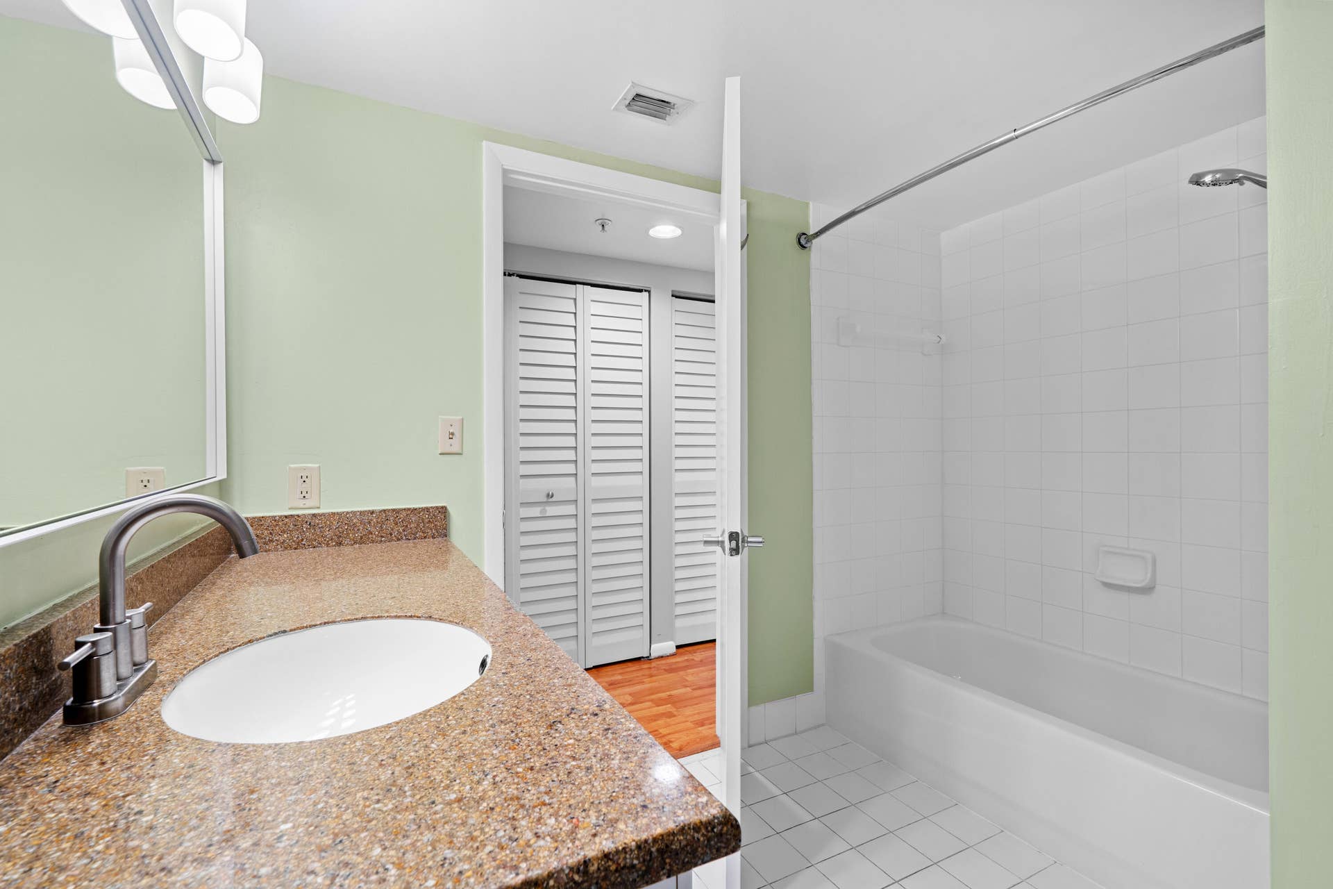 3020 NE 32nd Avenue, #710, Fort Lauderdale, FL 33311 Bathroom