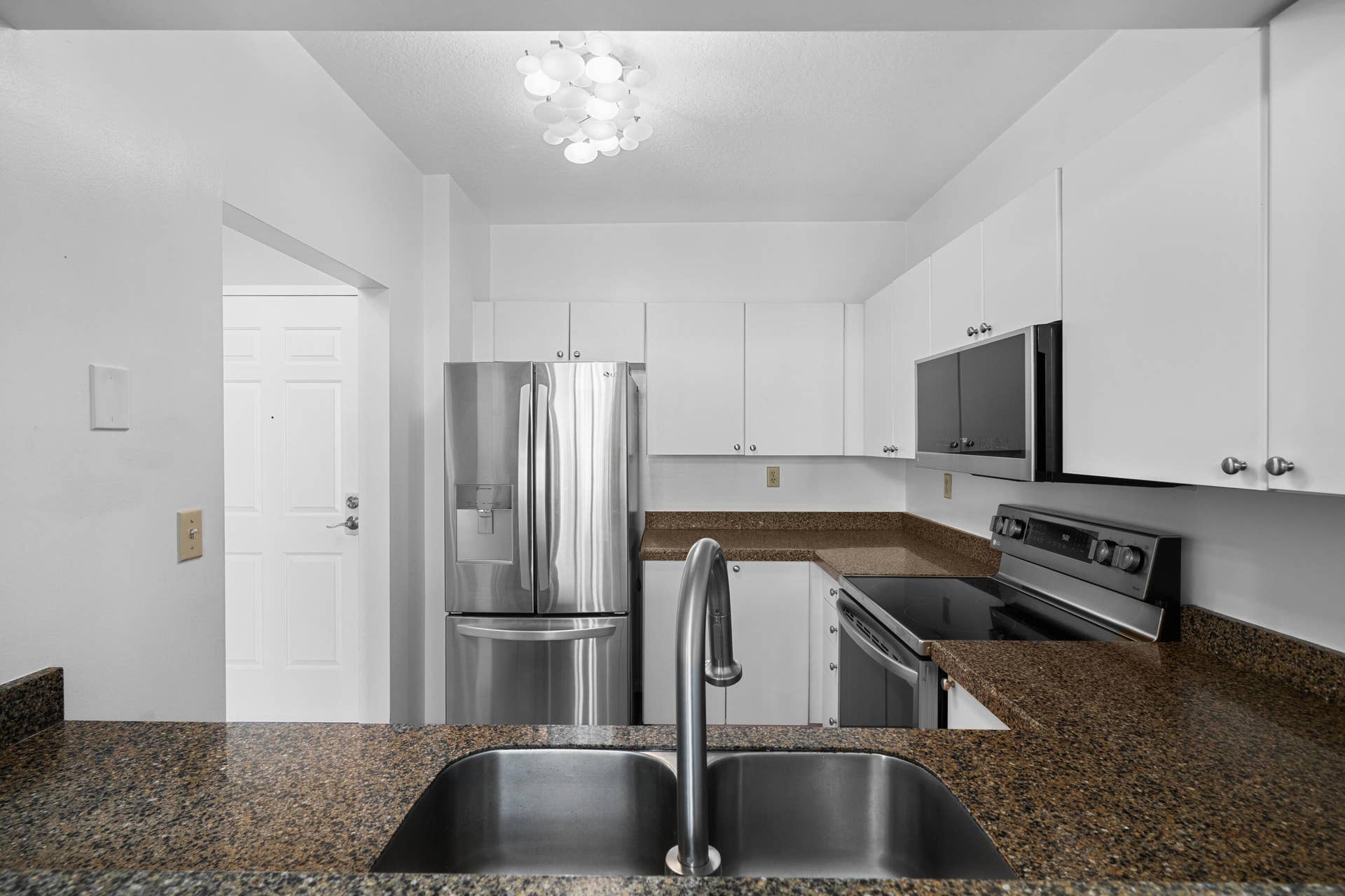 3020 NE 32nd Avenue, #710, Fort Lauderdale, FL 33311 Kitchen