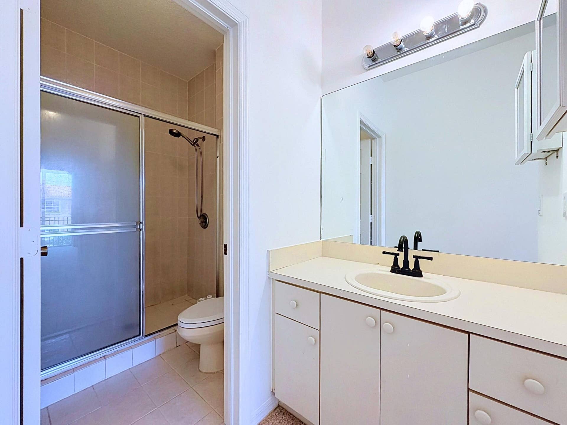 2154 Anchor Court, Dania Beach, FL 33312 Primary Bathroom
