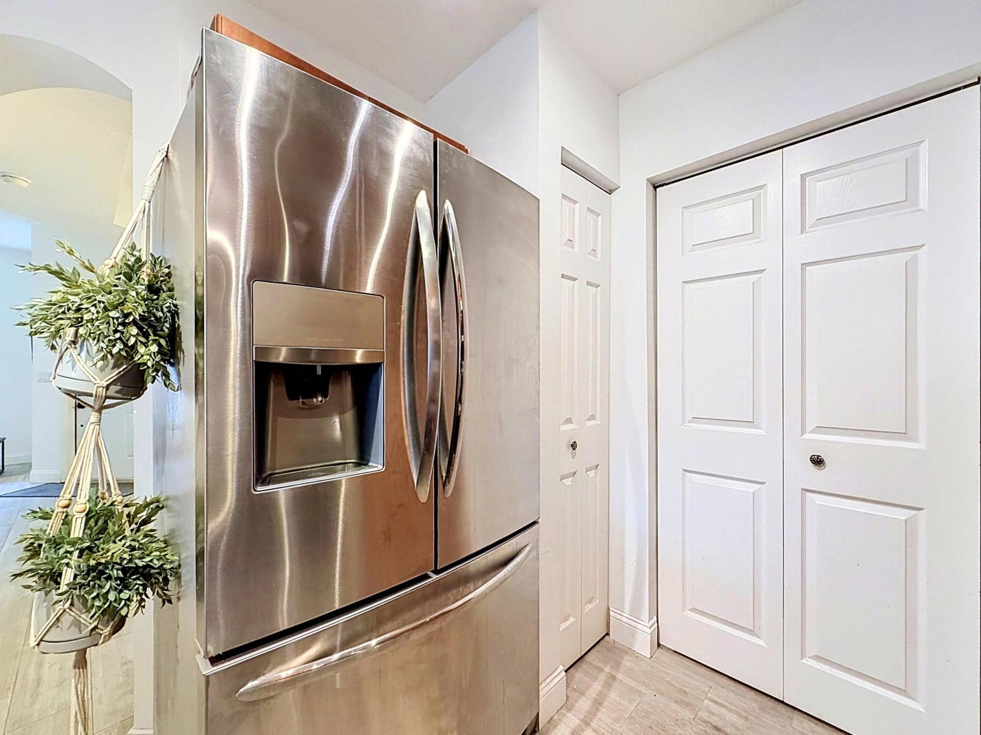 2154 Anchor Court, Dania Beach, FL 33312 Kitchen