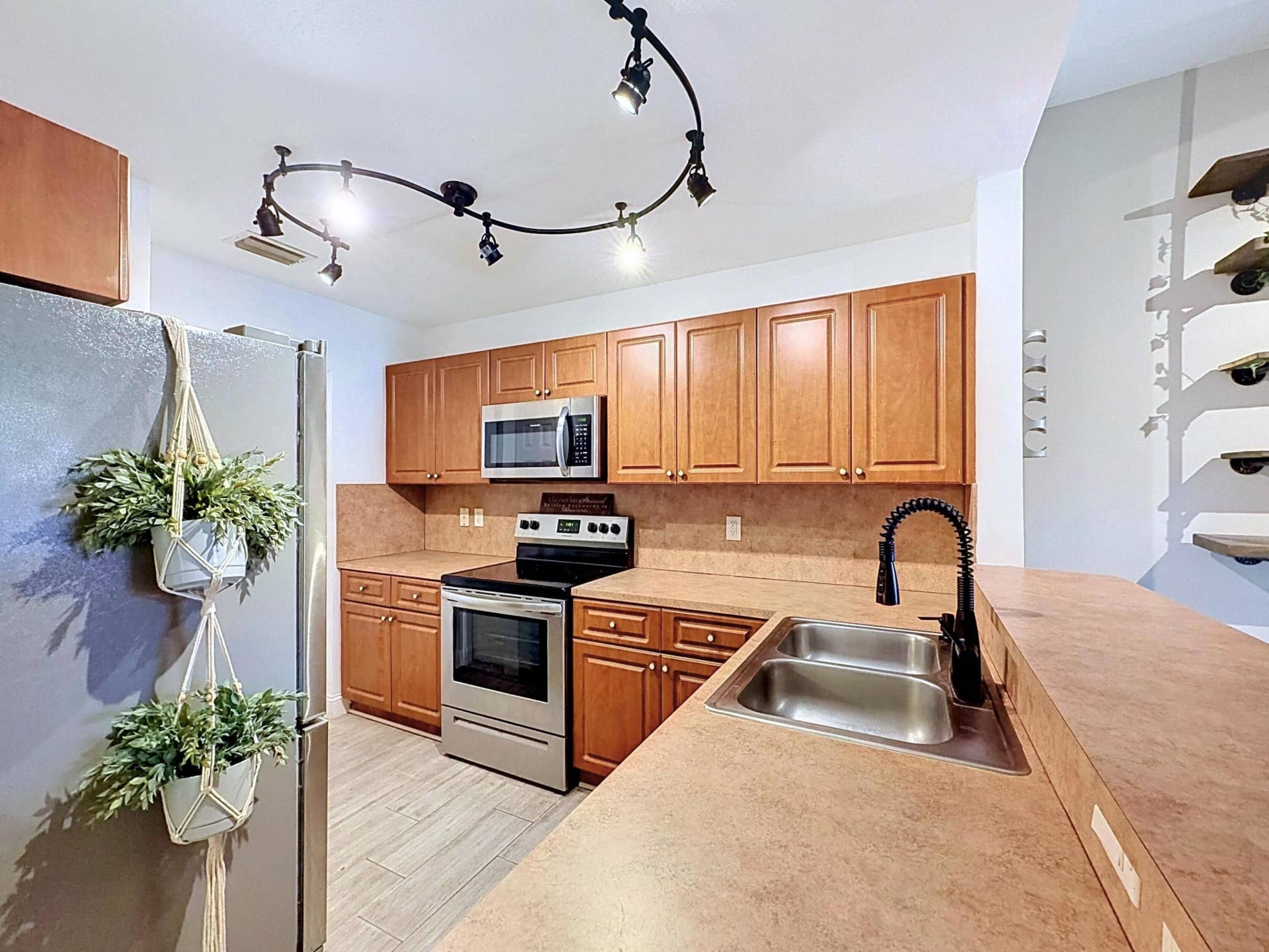 2154 Anchor Court, Dania Beach, FL 33312 Kitchen