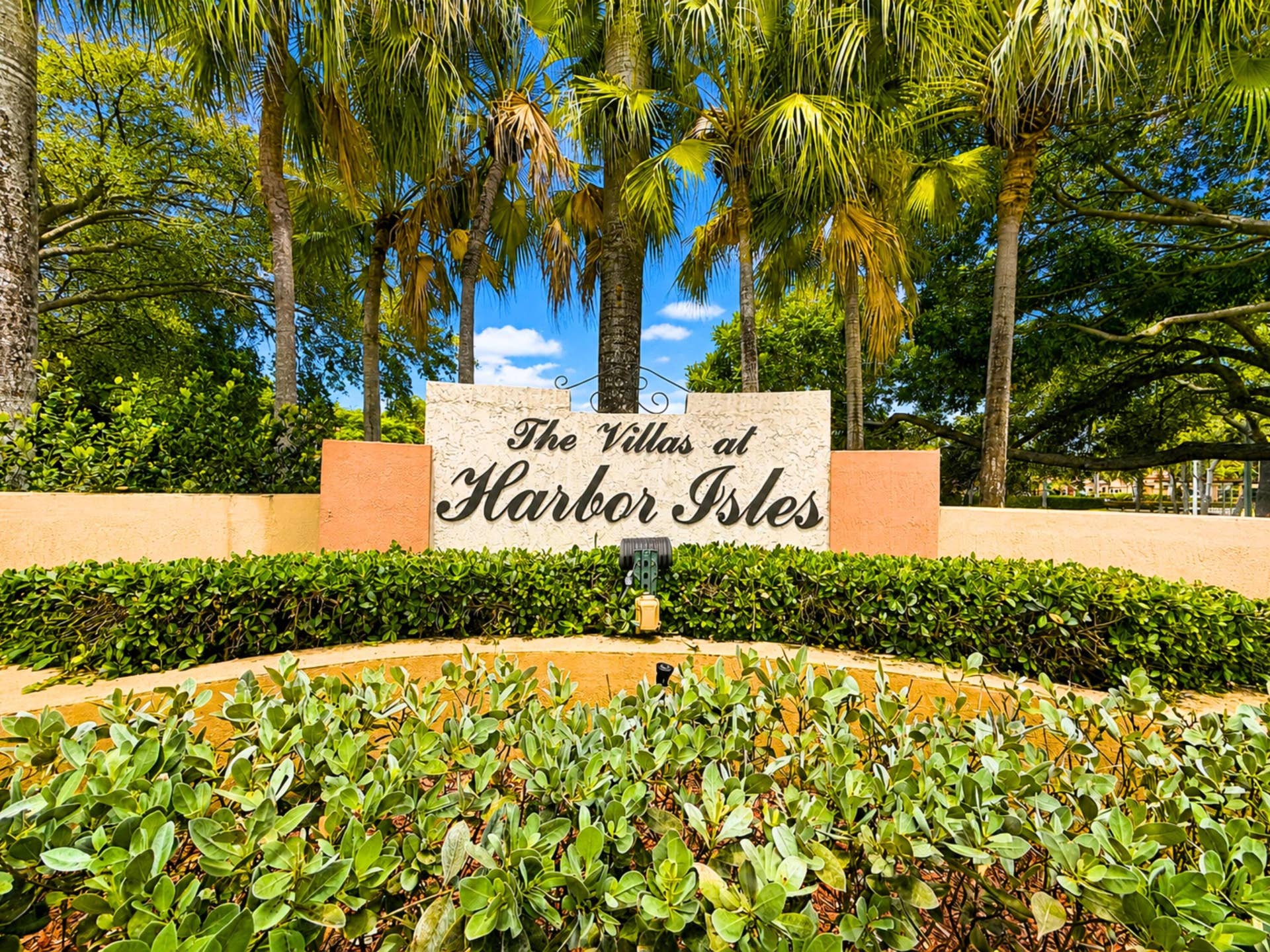 2154 Anchor Court, Dania Beach, FL 33312 Community Sign