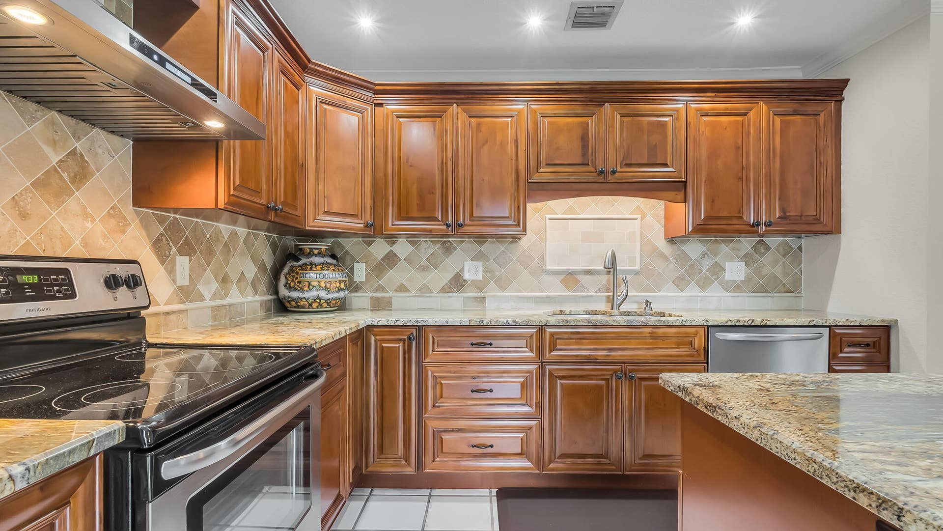 2510 Rampart Way S, Hollywood, FL 33026 25-web-or-mls-DSC08896