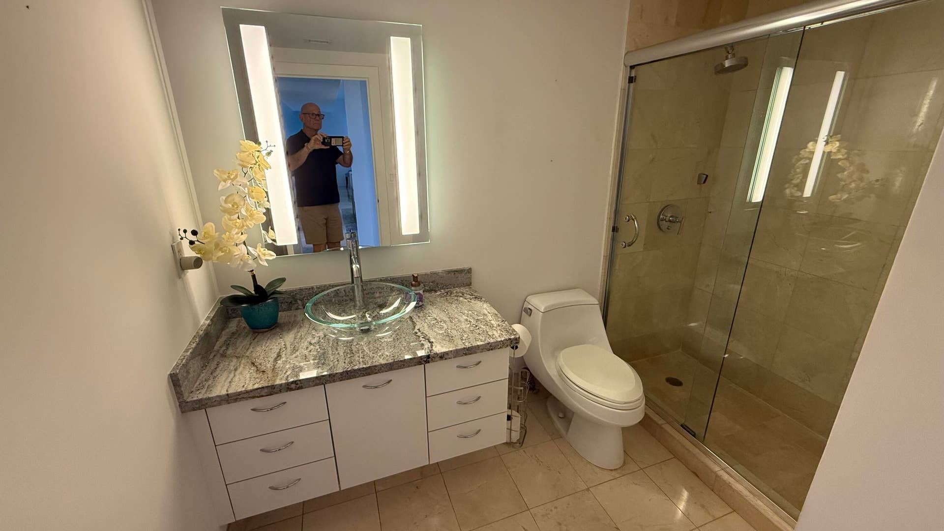 3200 N Ocean Boulevard, #605, Fort Lauderdale, FL 33308 Guest Bathroom