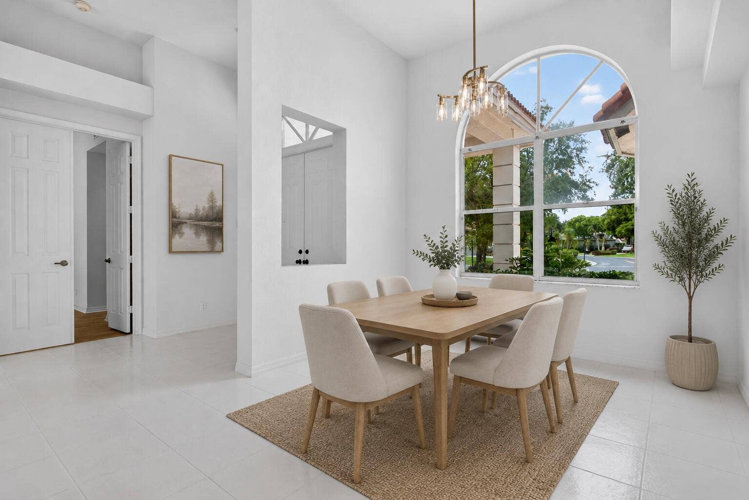 Dining area (Virtually Staged image)