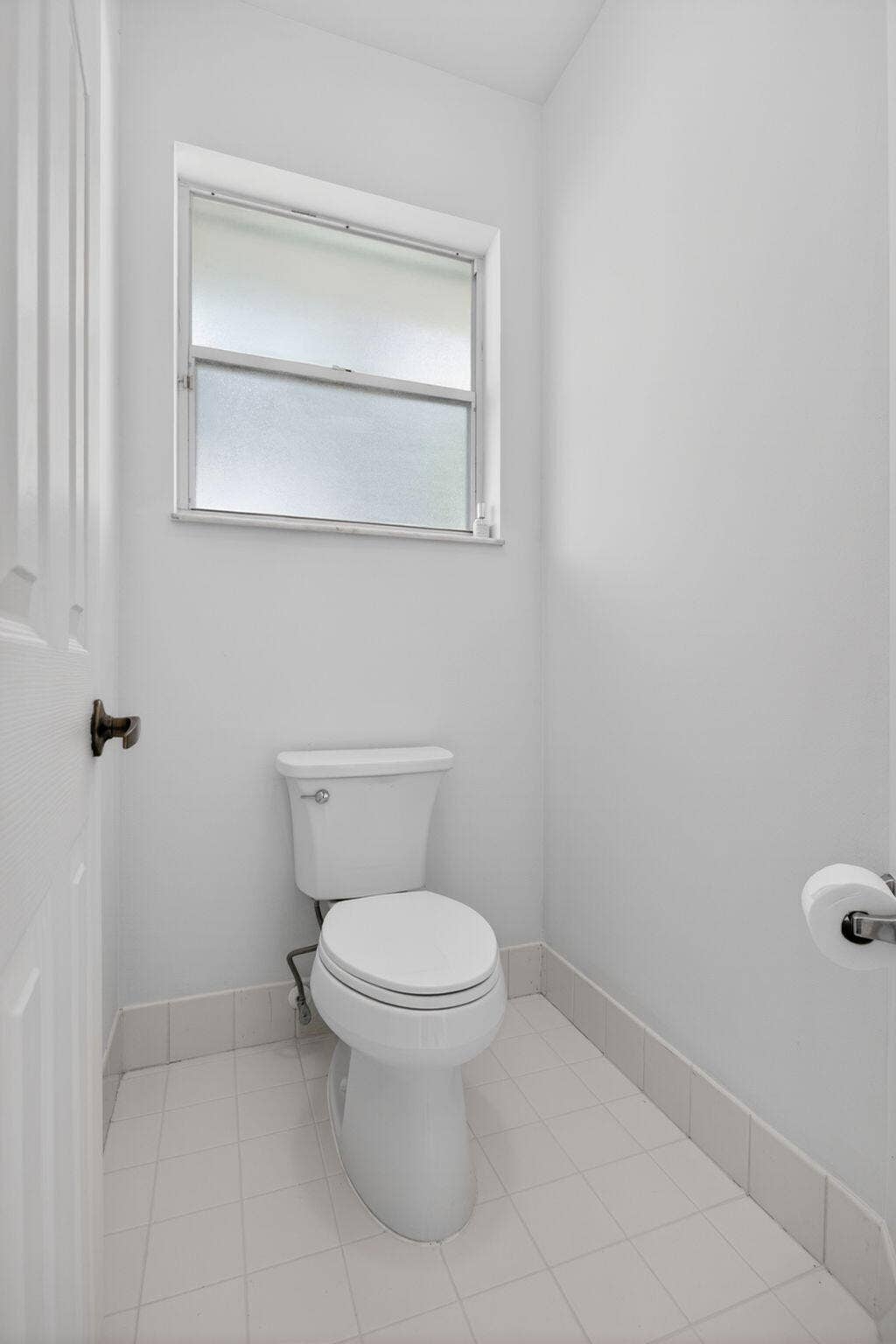Primary closed toilet room