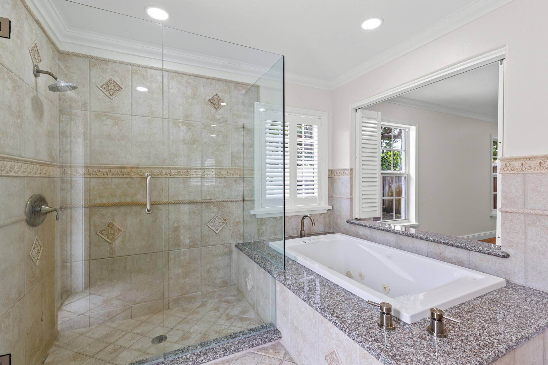 4610 Pinetree Drive, Delray Beach, FL 33445 Shower and Tub