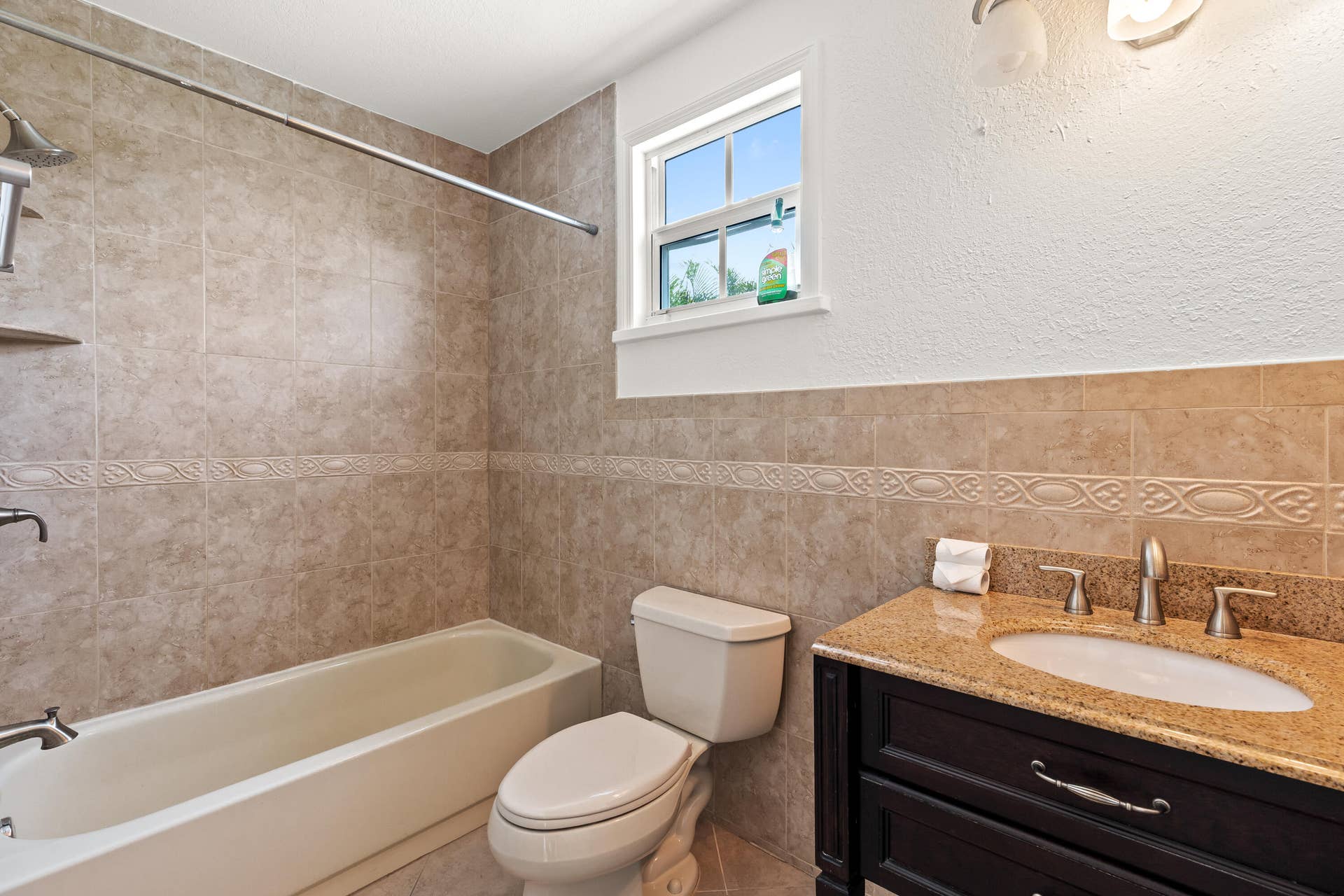 4610 Pinetree Drive, Delray Beach, FL 33445 2nd Floor Bath