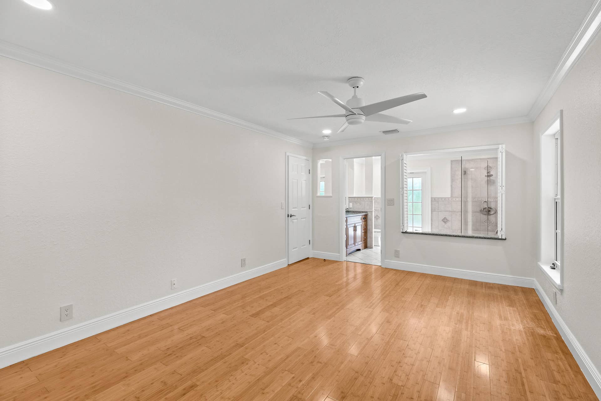 4610 Pinetree Drive, Delray Beach, FL 33445 In-suite Bath