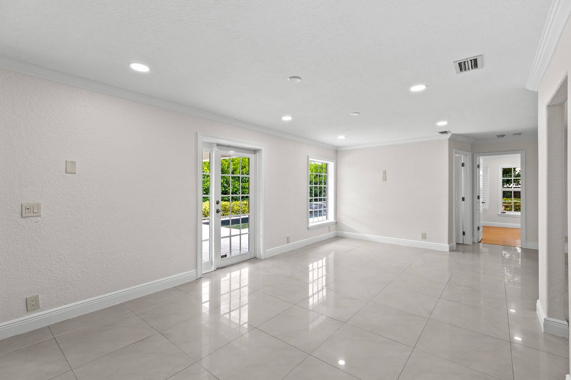 4610 Pinetree Drive, Delray Beach, FL 33445 Access to Lanai