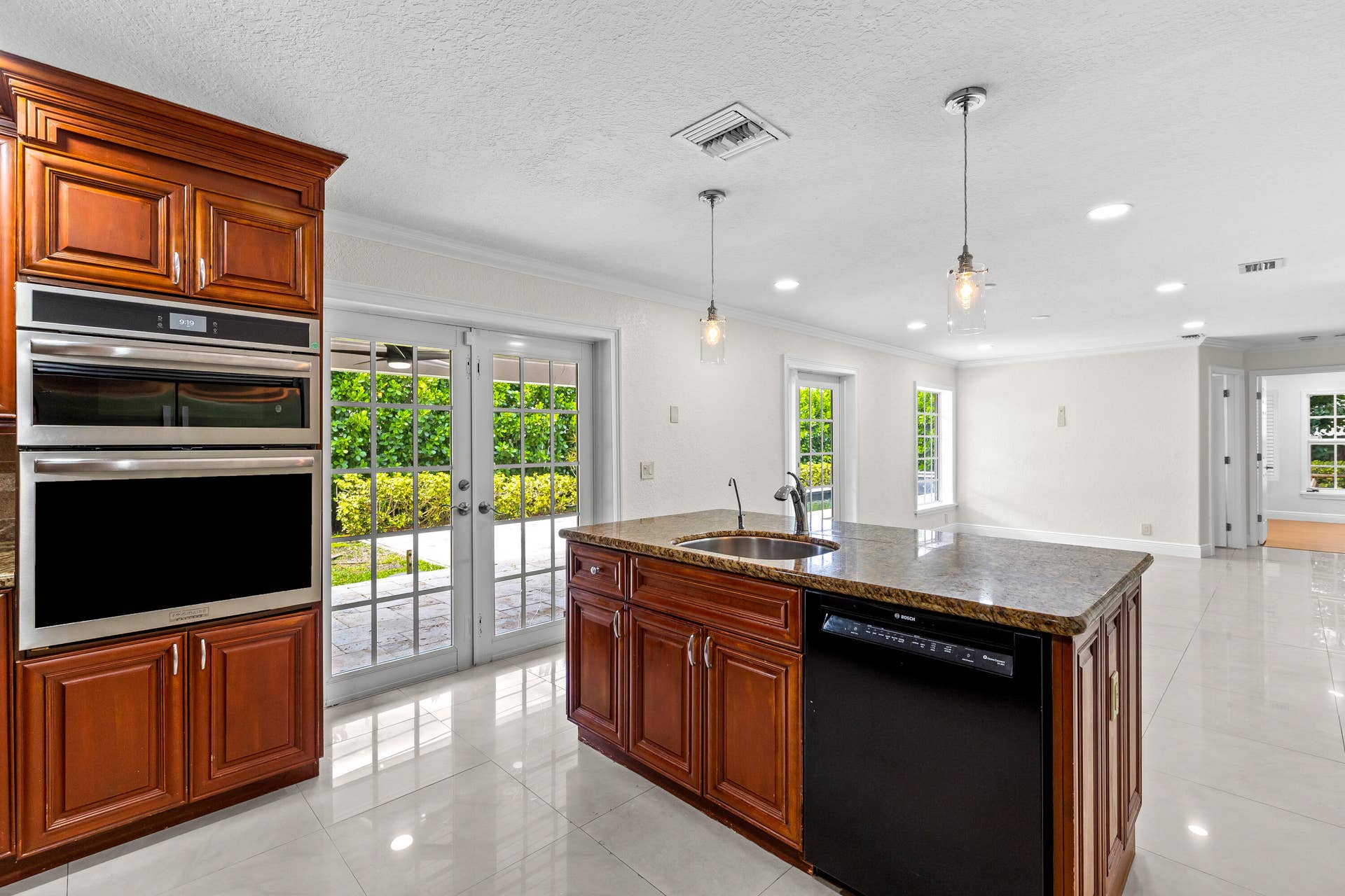 4610 Pinetree Drive, Delray Beach, FL 33445 wall oven