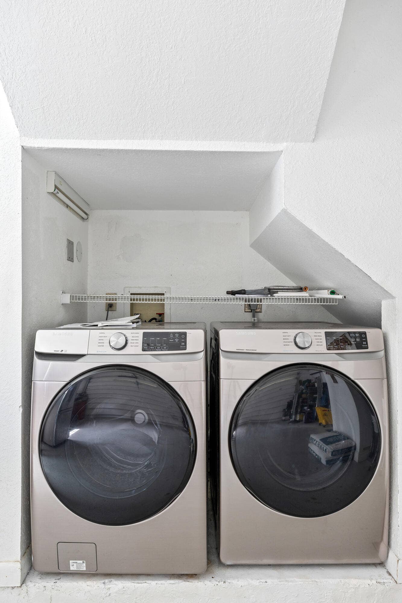 4610 Pinetree Drive, Delray Beach, FL 33445 Washer /Dryer