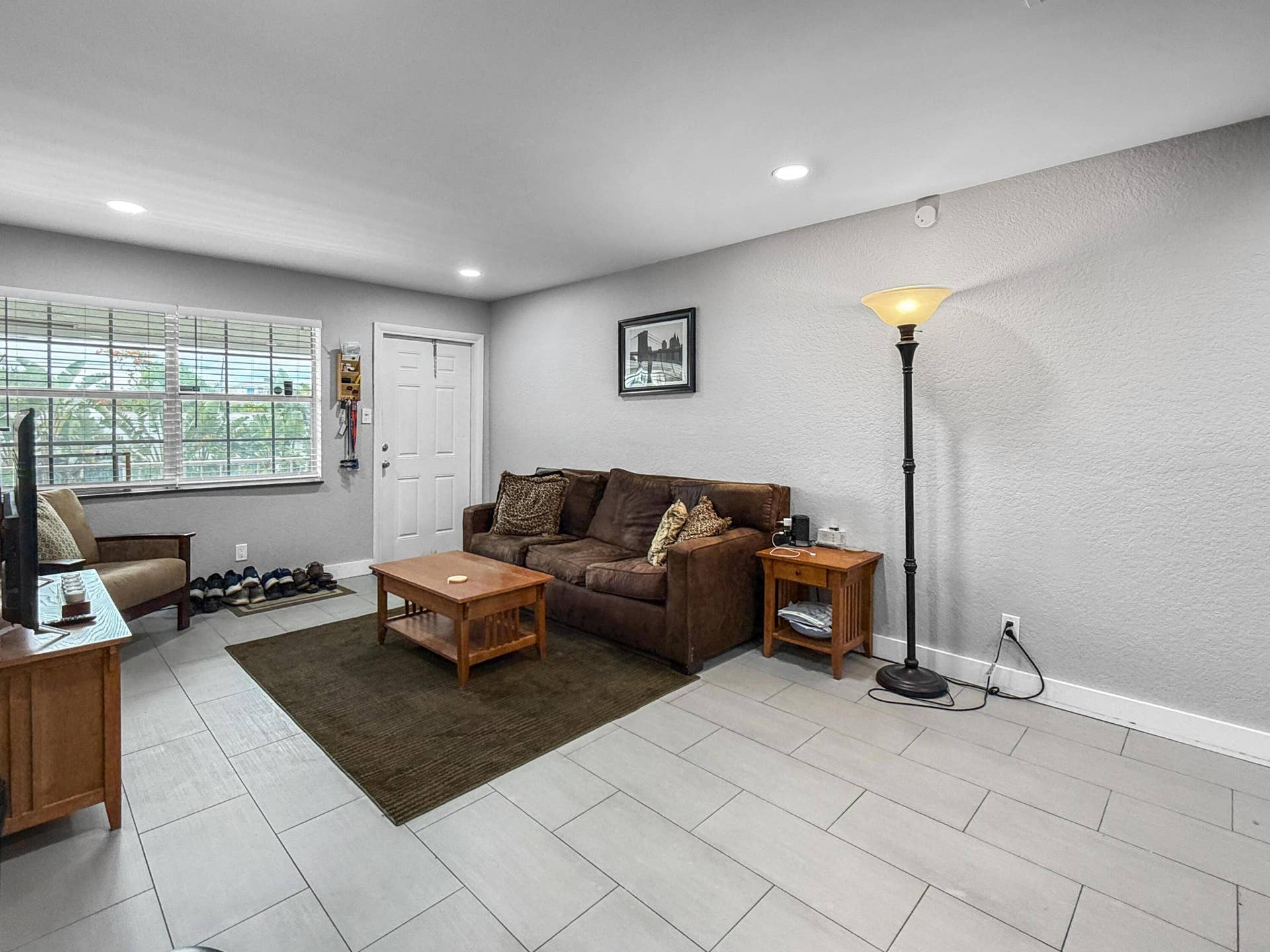 2607 NE 8th Avenue, #58, Wilton Manors, FL 33334 living room
