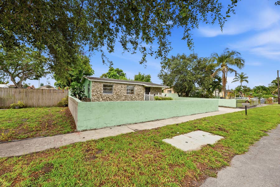 Property photo for 6404 Oak Street, Hollywood, FL