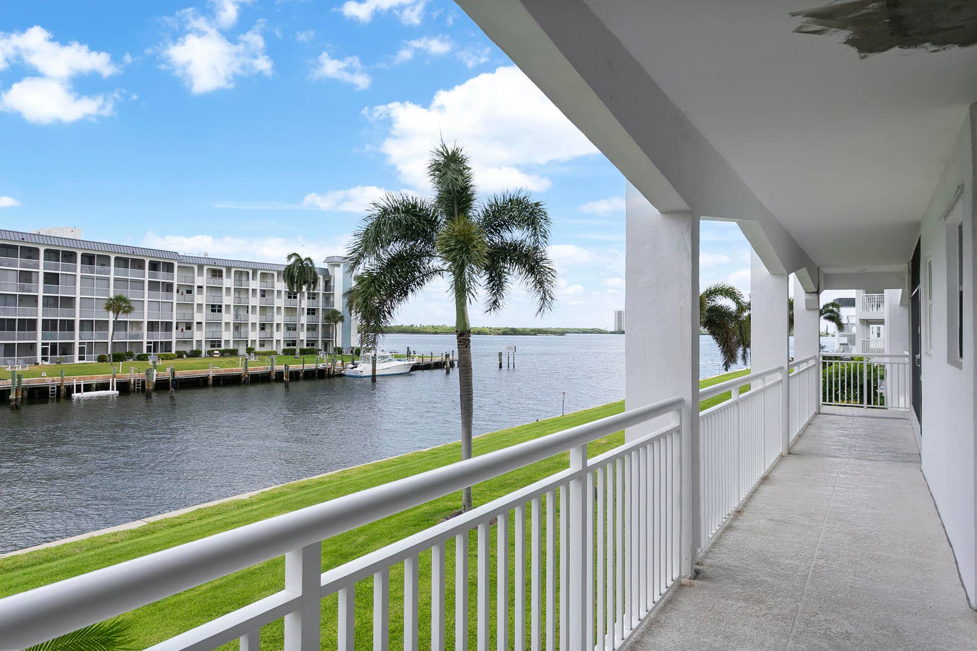 111 Shore Court, #203, North Palm Beach, FL 33408 IMG_0223 B