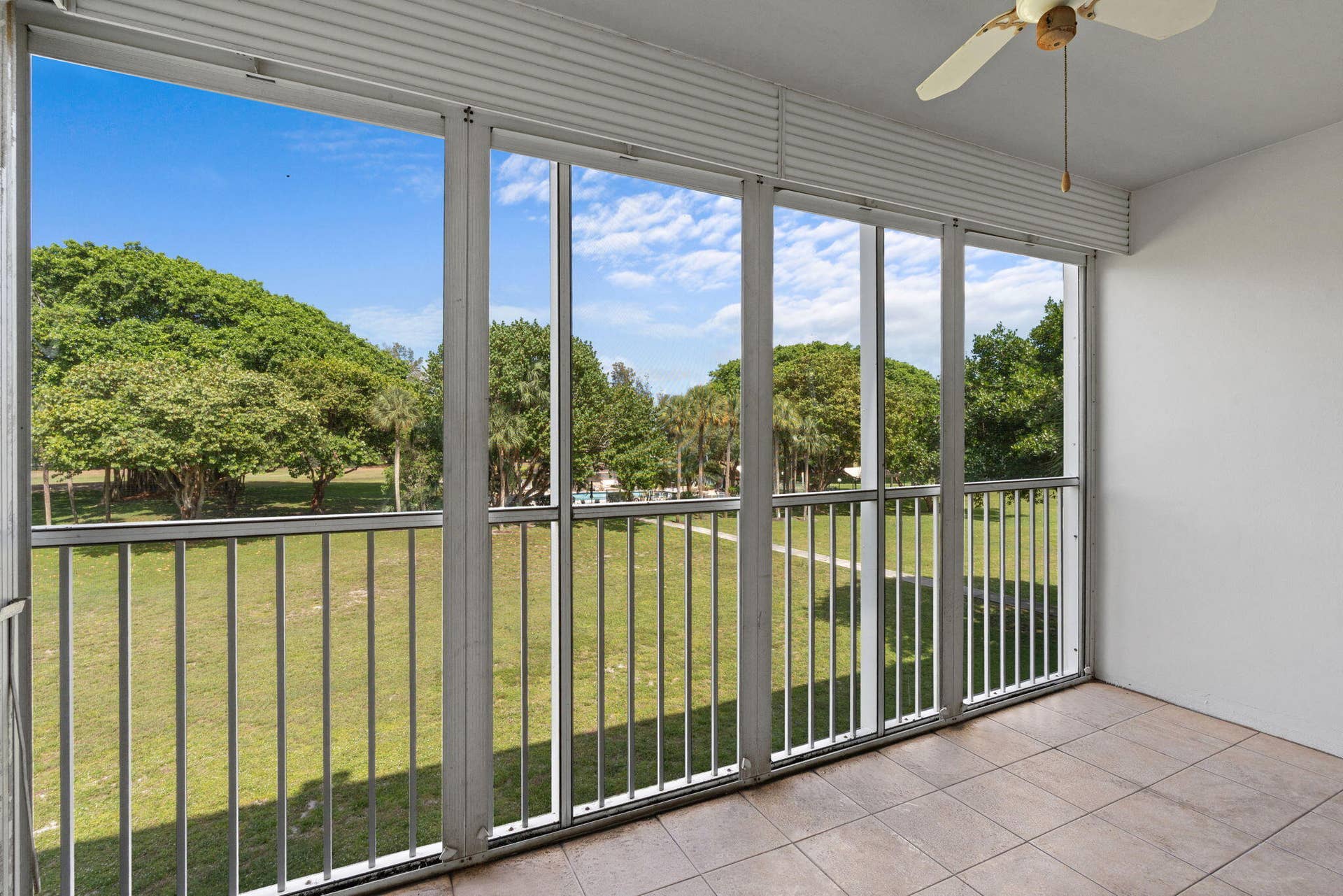 17-web-or-mls-2650 S Course Dr 308 Pompa