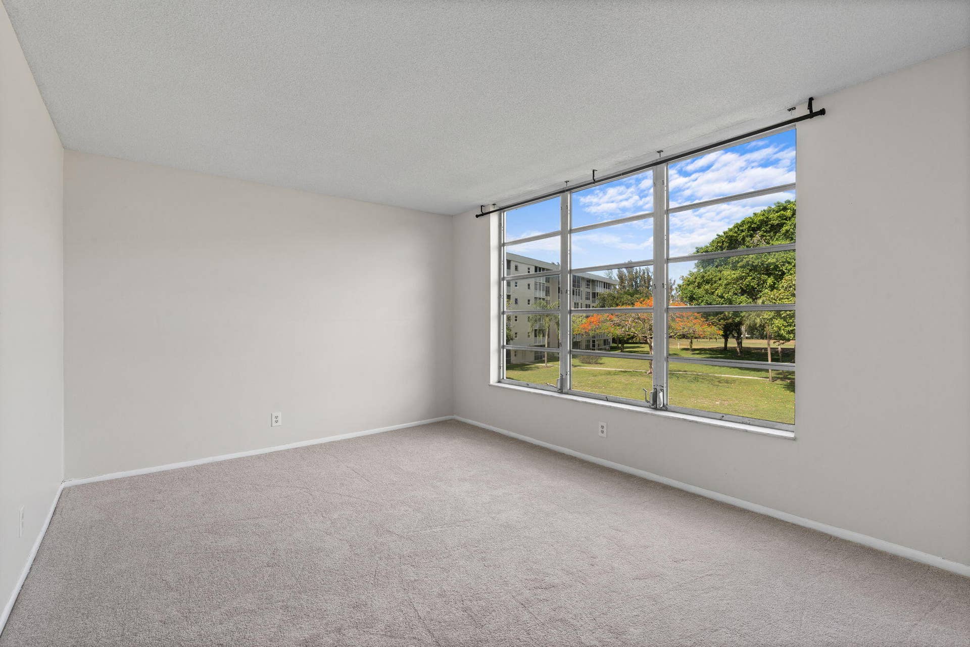 14-web-or-mls-2650 S Course Dr 308 Pompa