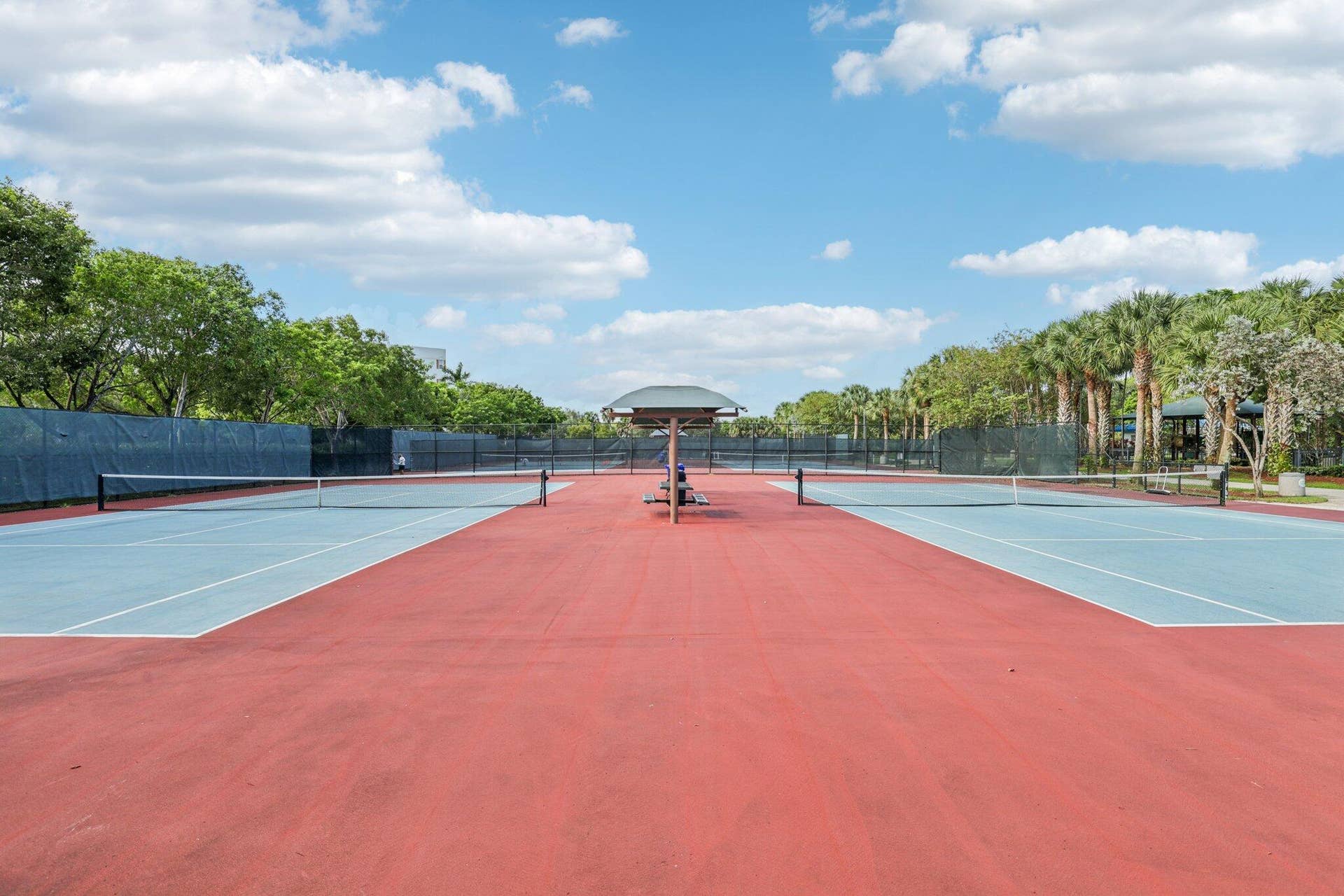 61-web-or-mls-W Palm Aire Dr 106-2009-91