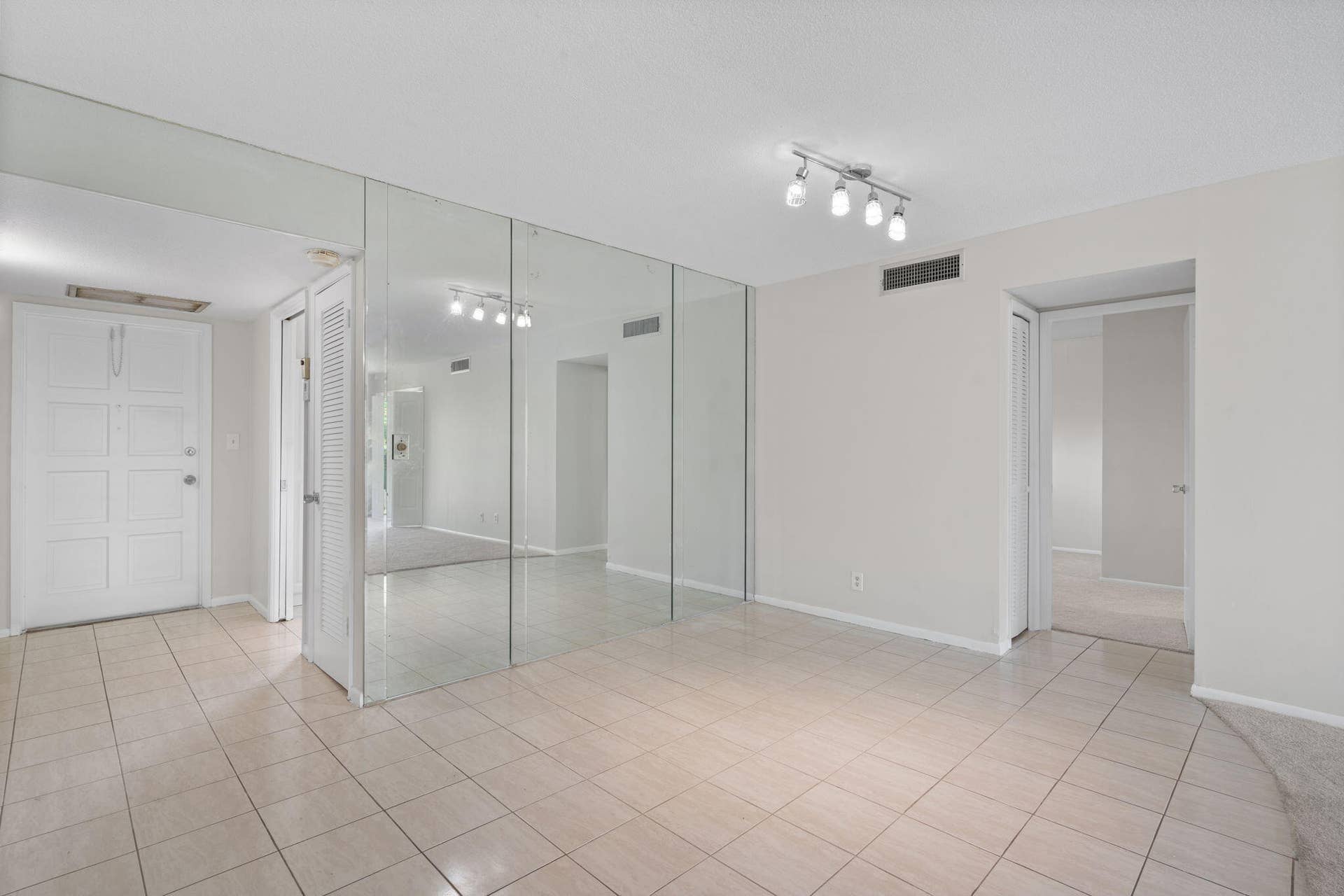 10-web-or-mls-2650 S Course Dr 308 Pompa