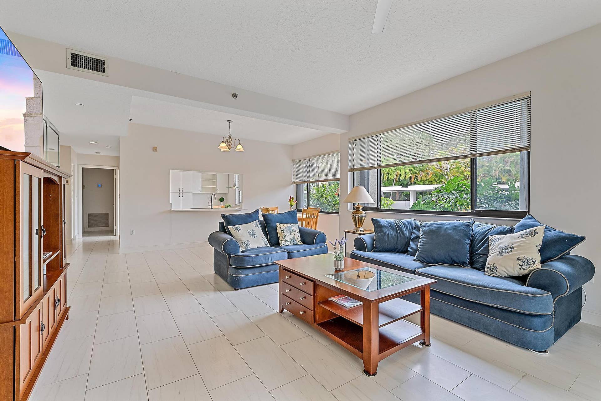 811 Oak Harbour Drive, Juno Beach, FL 33408 Living Room