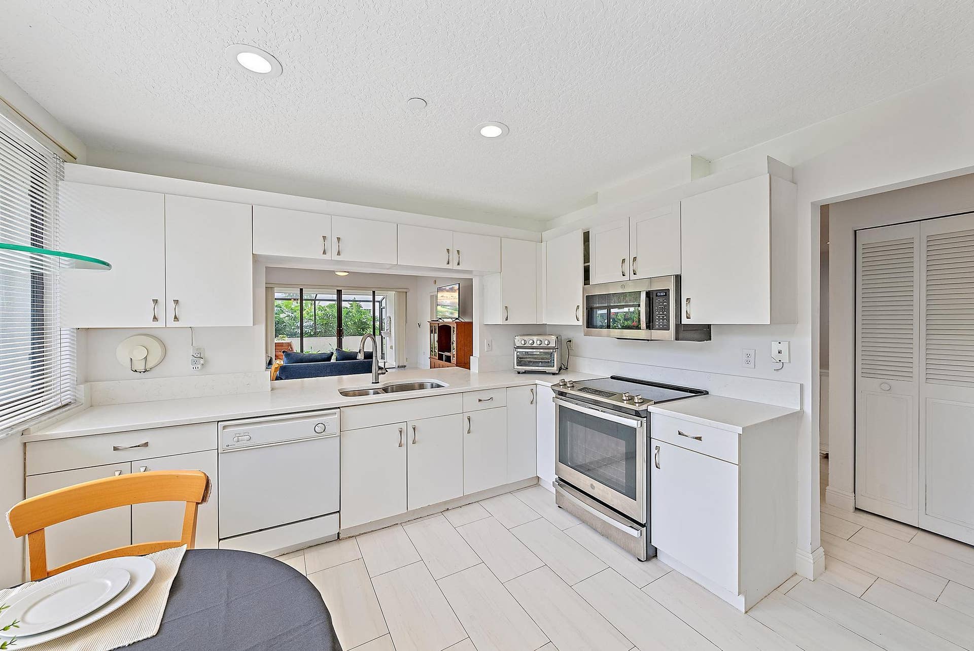 811 Oak Harbour Drive, Juno Beach, FL 33408 Kitchen