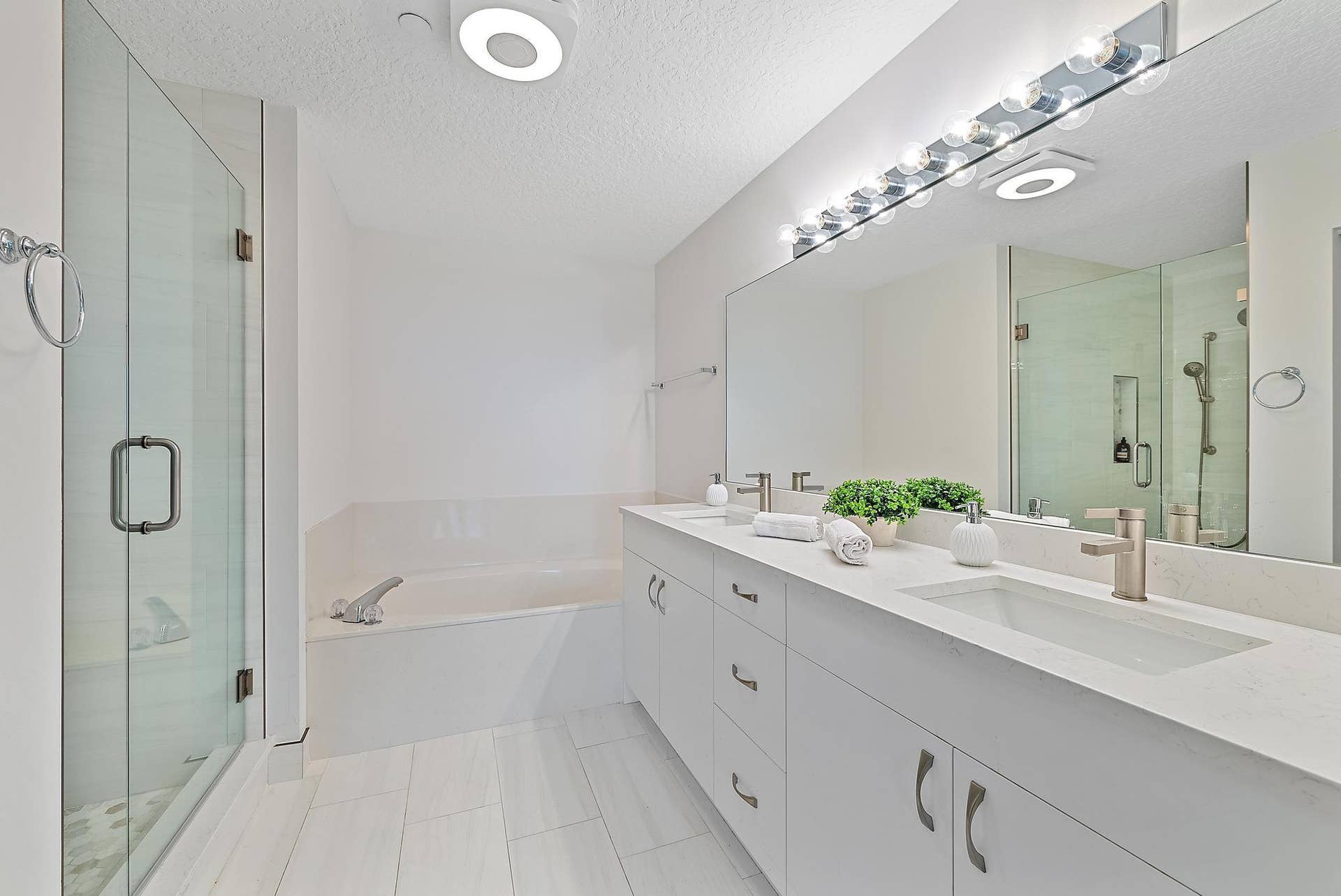 811 Oak Harbour Drive, Juno Beach, FL 33408 Primary/Master Bath