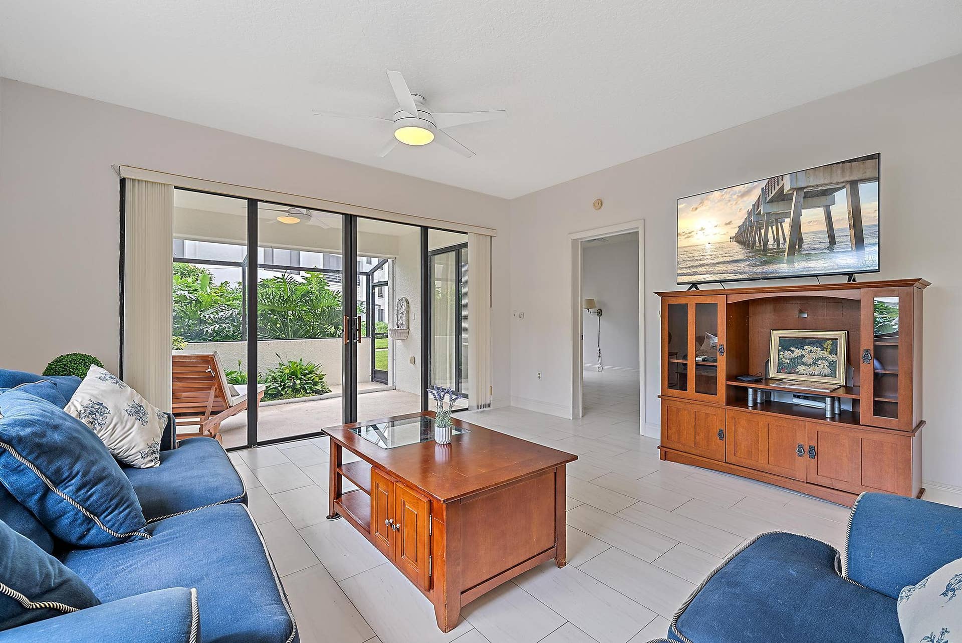 811 Oak Harbour Drive, Juno Beach, FL 33408 Living Room