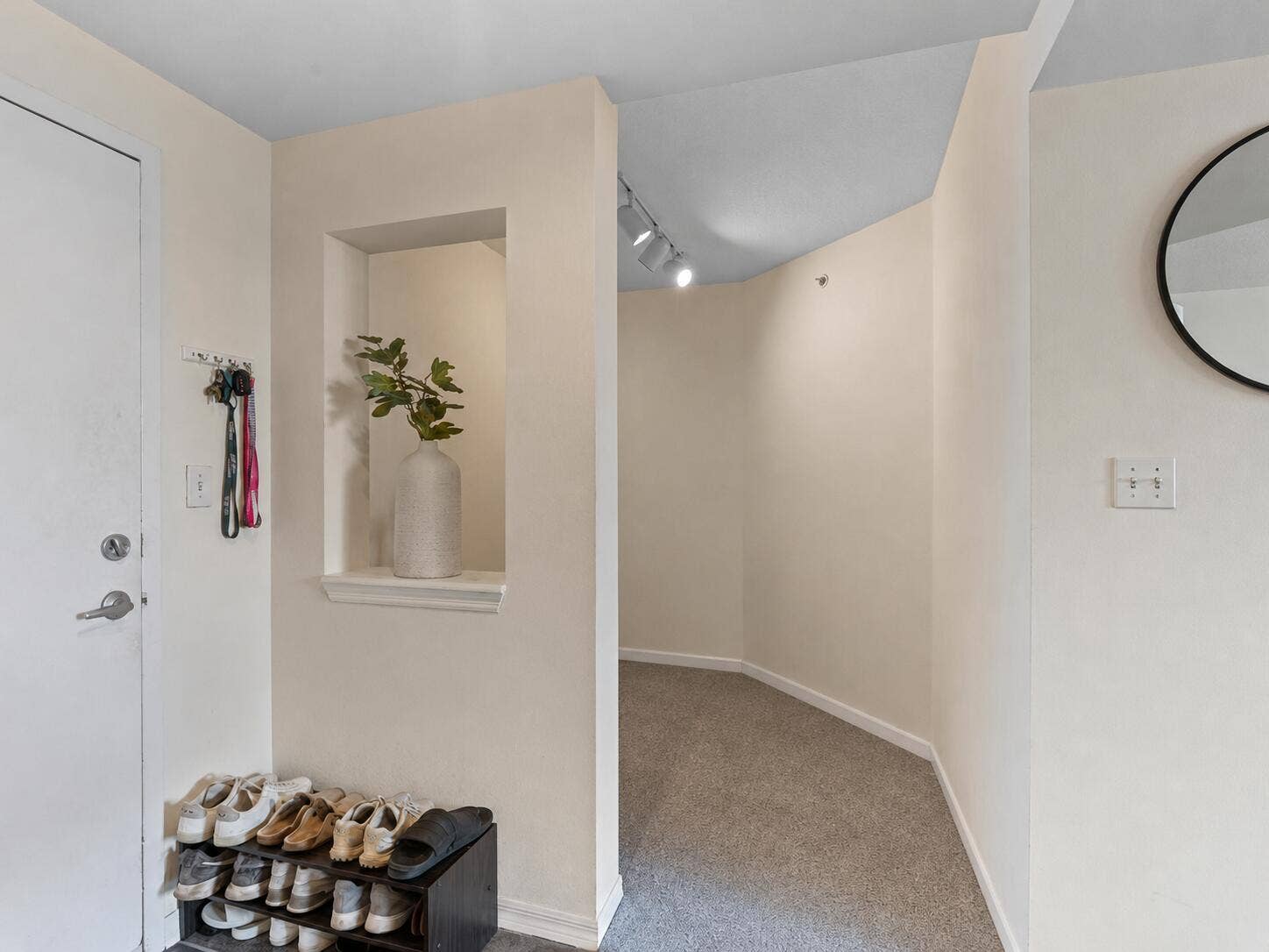 100 N Federal Highway, #736, Fort Lauderdale, Fort Lauderdale, FL 33301 Virtually Staged.