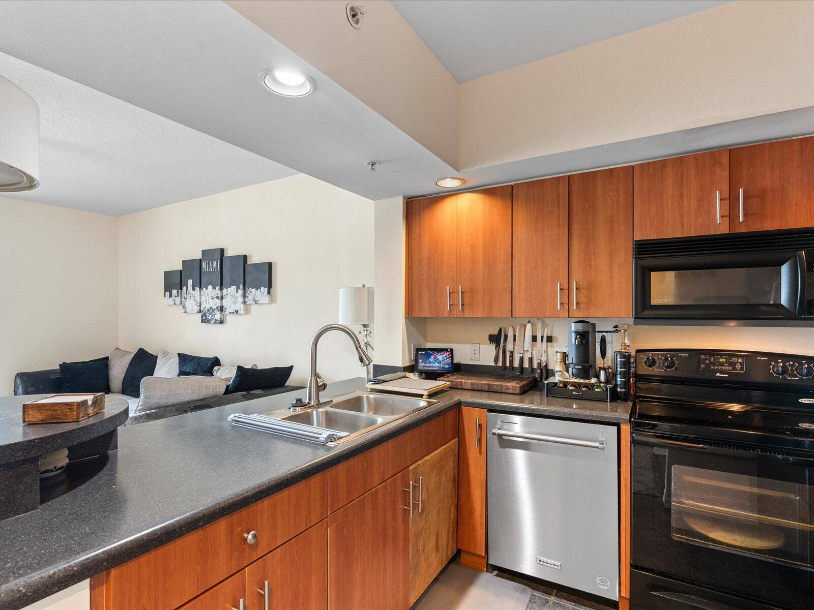 100 N Federal Highway, #736, Fort Lauderdale, Fort Lauderdale, FL 33301 14-Kitchen