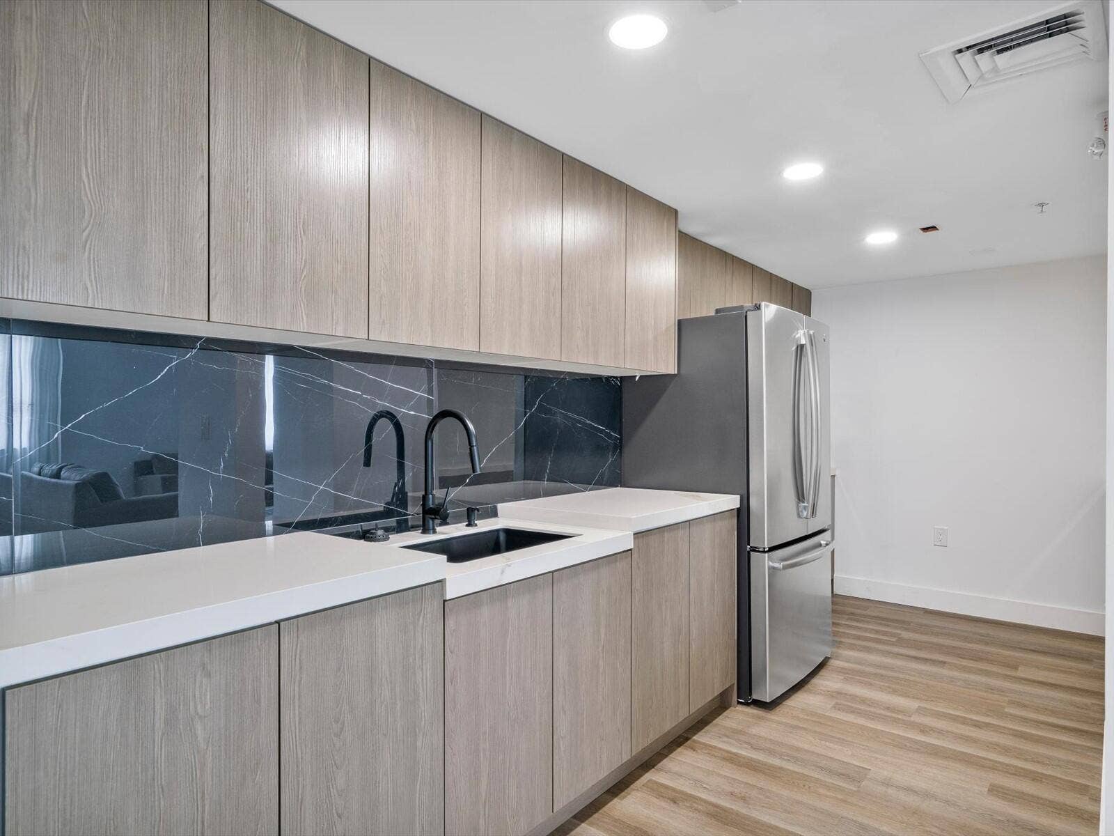 100 N Federal Highway, #736, Fort Lauderdale, Fort Lauderdale, FL 33301 54-Kitchen