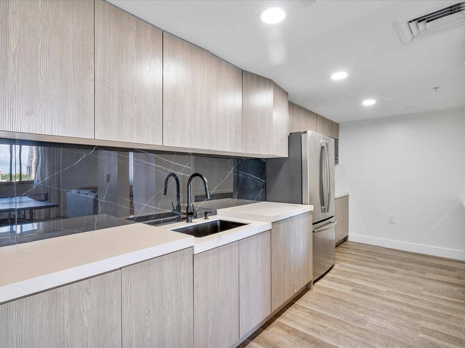100 N Federal Highway, #736, Fort Lauderdale, Fort Lauderdale, FL 33301 53-Kitchen