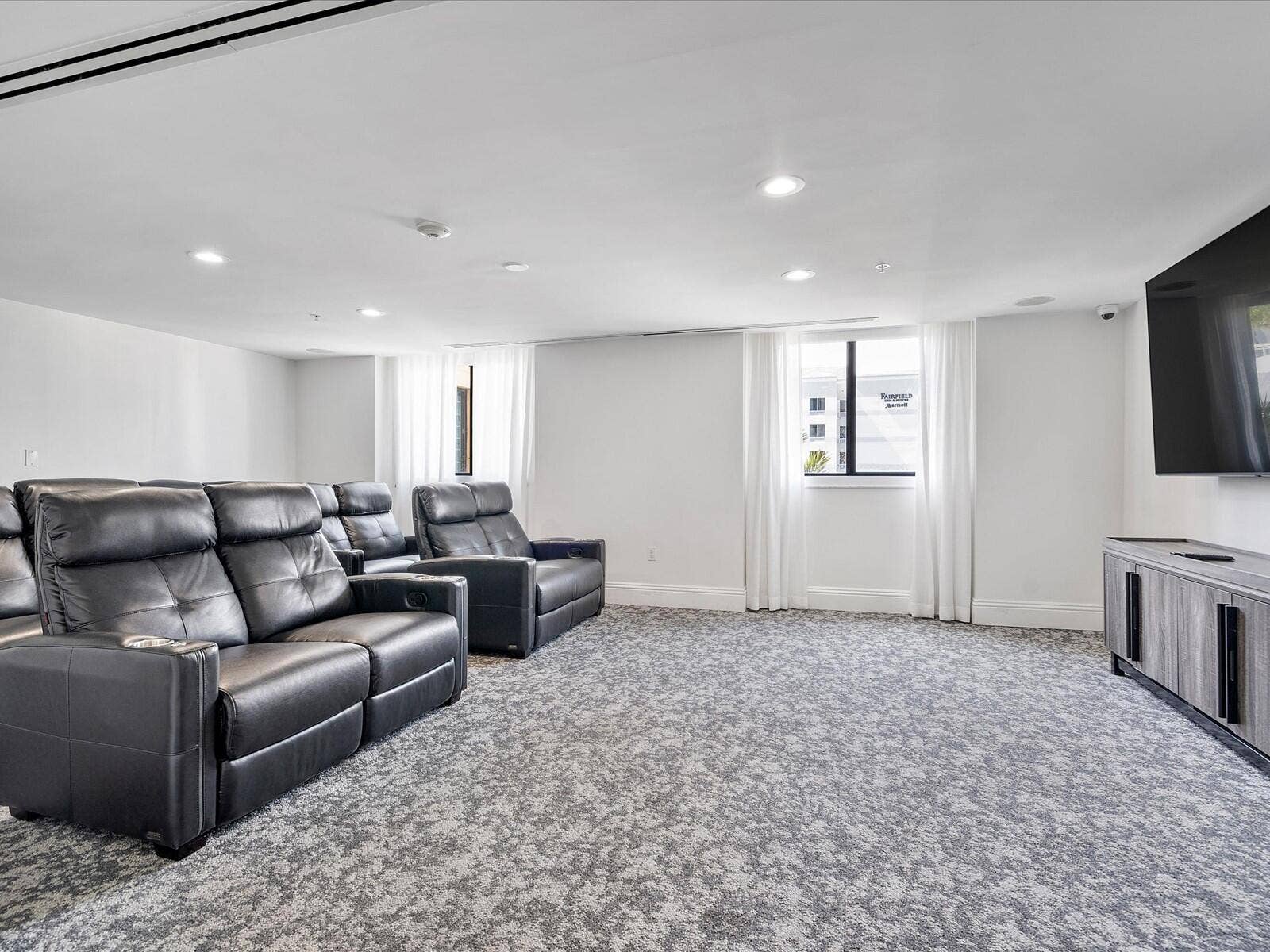 100 N Federal Highway, #736, Fort Lauderdale, Fort Lauderdale, FL 33301 43-Theatre