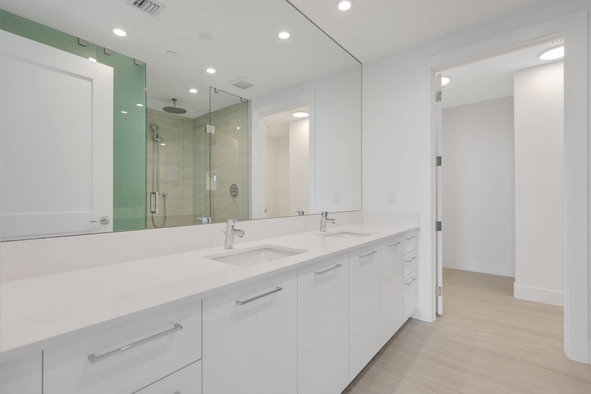 151 N Seabreeze Boulevard, #903, Fort Lauderdale, FL 33304 Dual Sink Primary