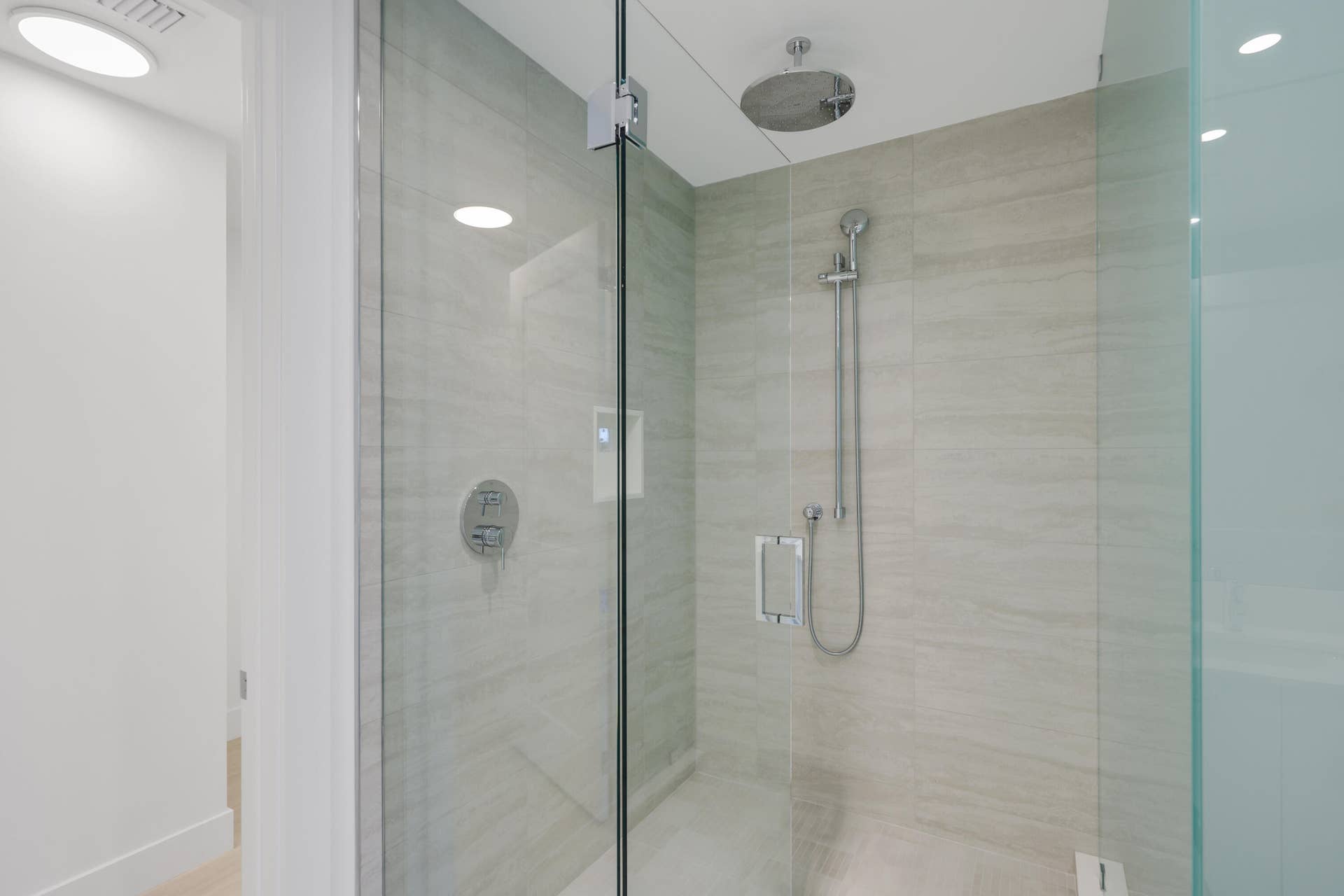 151 N Seabreeze Boulevard, #903, Fort Lauderdale, FL 33304 Walk-In Shower