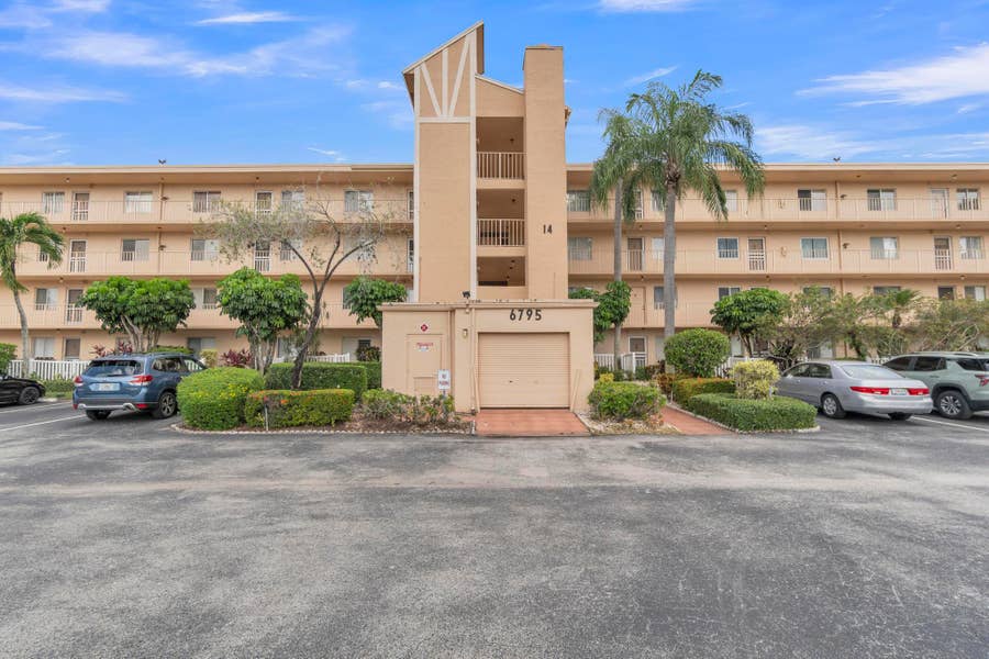 Property photo for 6795 Huntington Lane, #306, Delray Beach, FL
