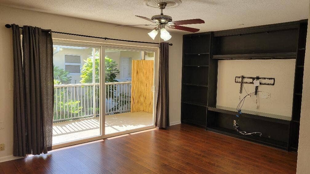 LR with wall unit