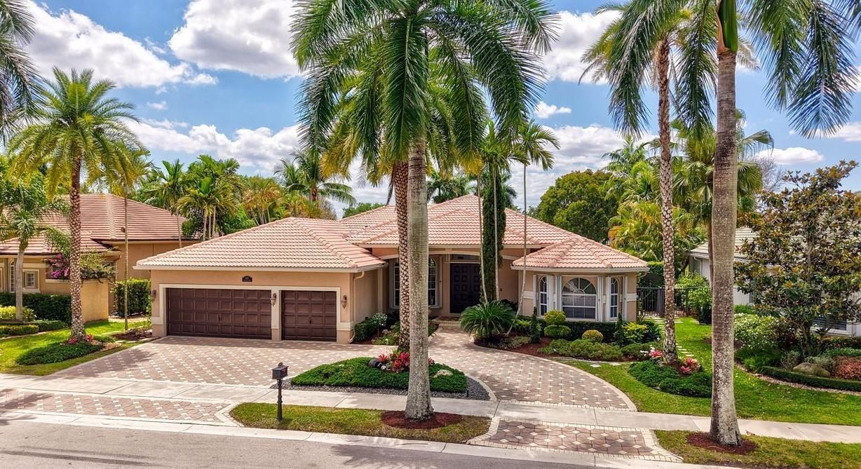 2491 Eagle Run Drive, Weston, FL 33327 Welcome home to Eagle Run!