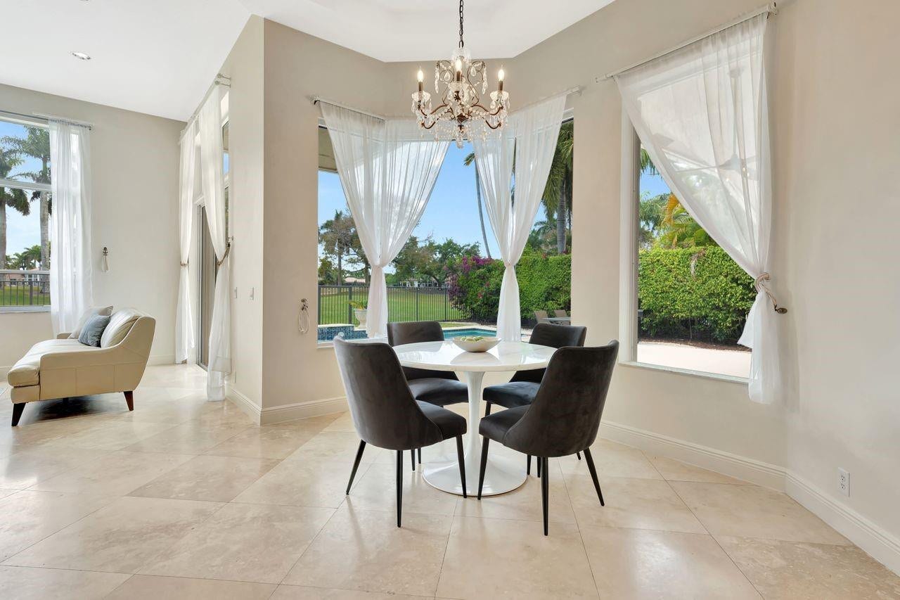2491 Eagle Run Drive, Weston, FL 33327 Enjoy your meals with a view!