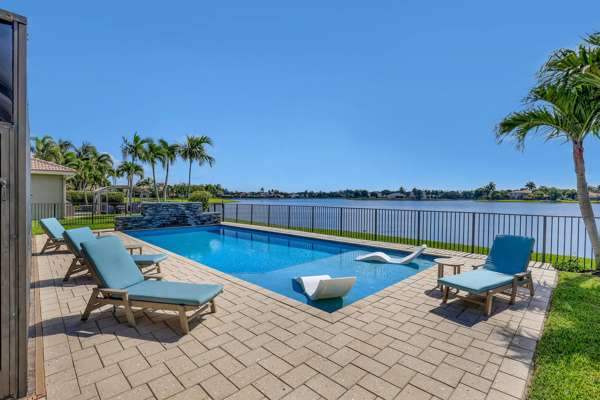 1436 Stonehaven Estates Drive, West Palm Beach, FL 33411 amazing lake views