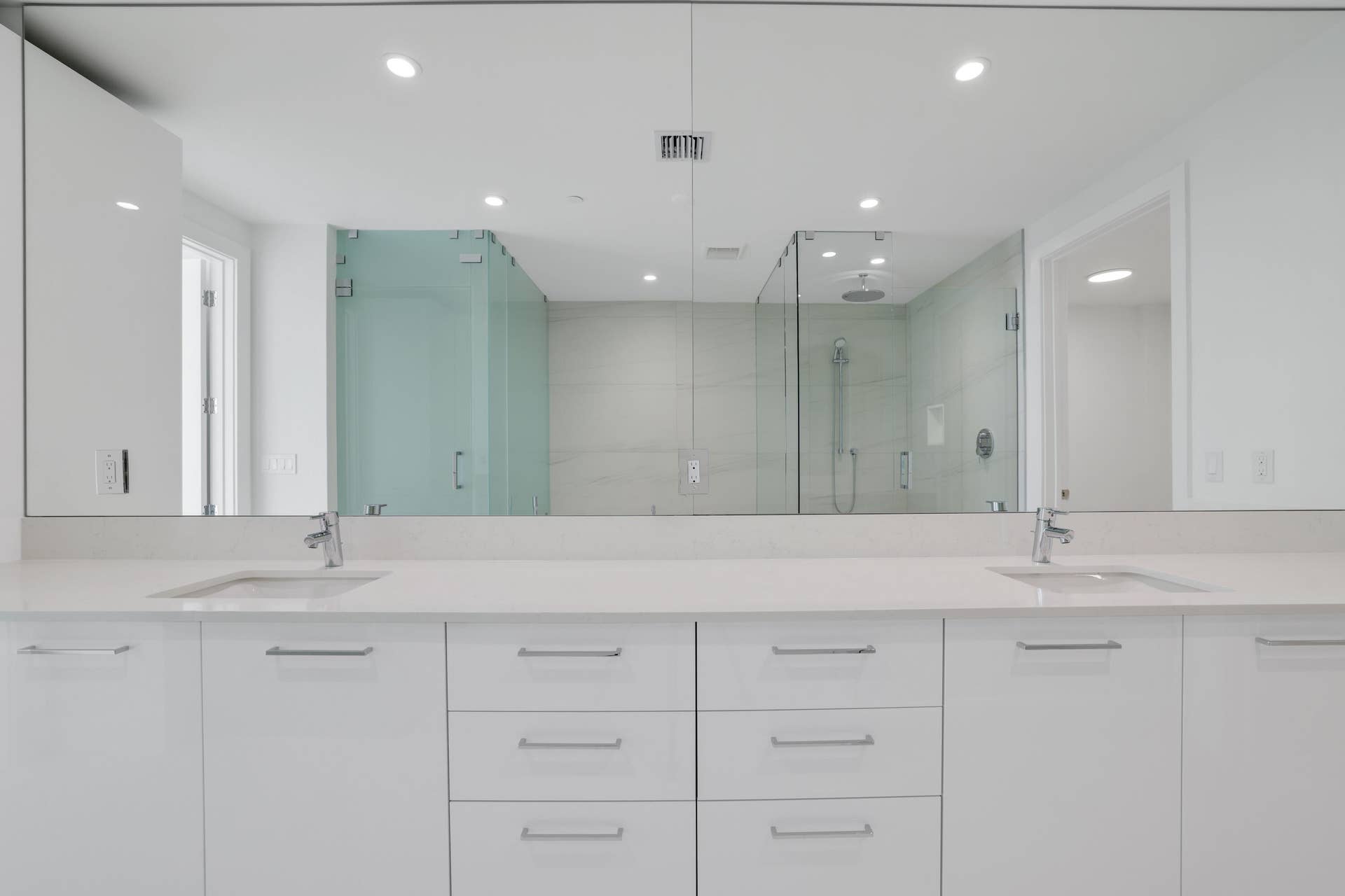 153 N Seabreeze Boulevard, #1001, Fort Lauderdale, FL 33304 Primary Bathroom
