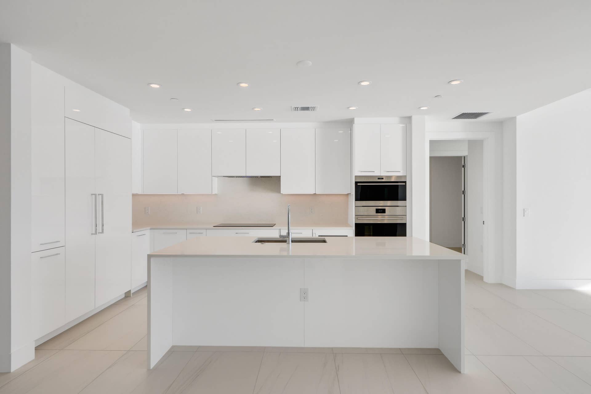 153 N Seabreeze Boulevard, #1001, Fort Lauderdale, FL 33304 Modern Kitchen
