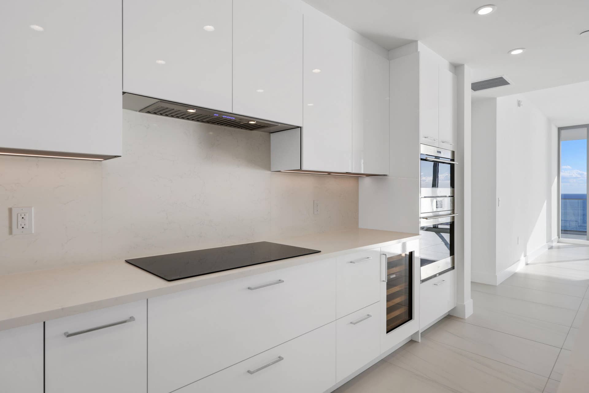 153 N Seabreeze Boulevard, #1001, Fort Lauderdale, FL 33304 Modern Kitchen