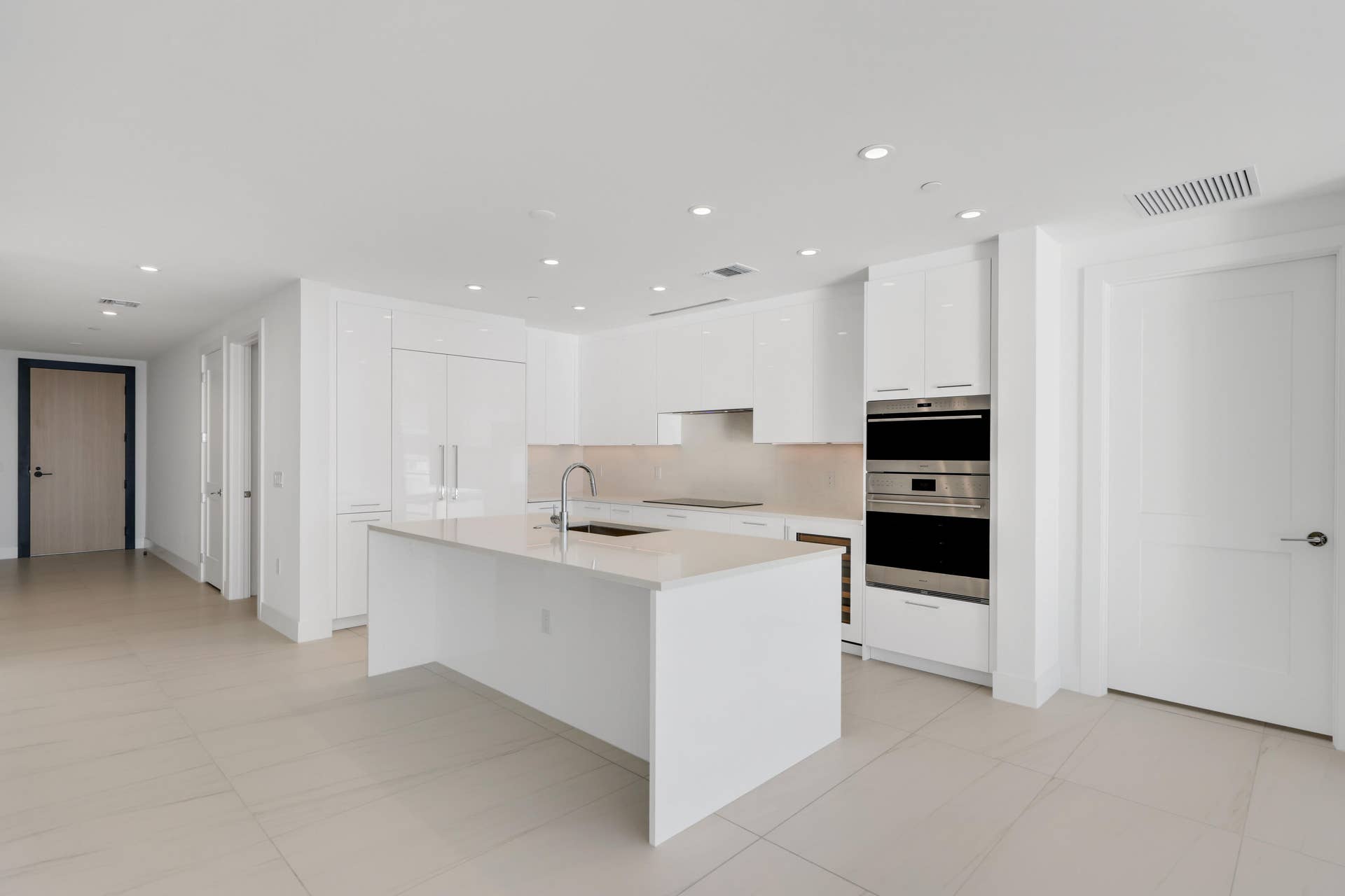 153 N Seabreeze Boulevard, #1001, Fort Lauderdale, FL 33304 Modern Kitchen