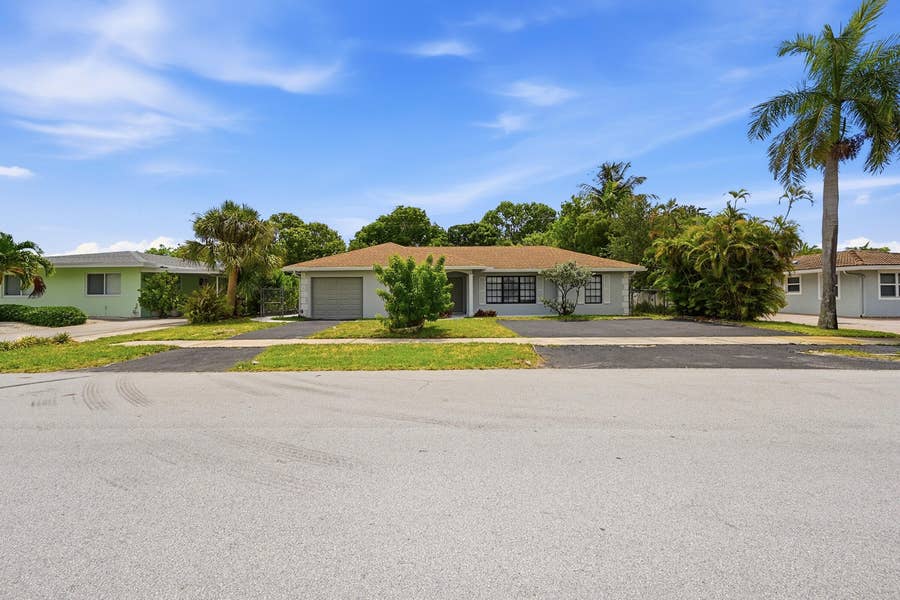 Property photo for 8-10 NE 9th Avenue, Deerfield Beach, FL