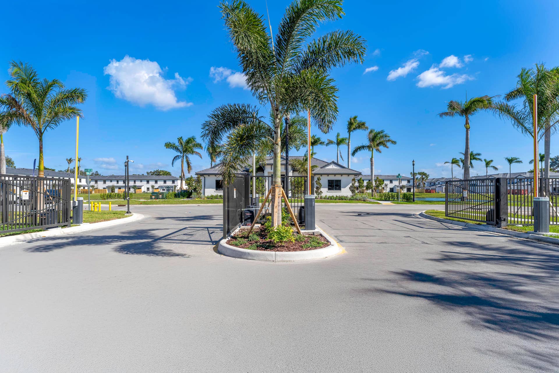 5838 Park Place, #3058, Dania Beach, FL 33312 Community Entrance