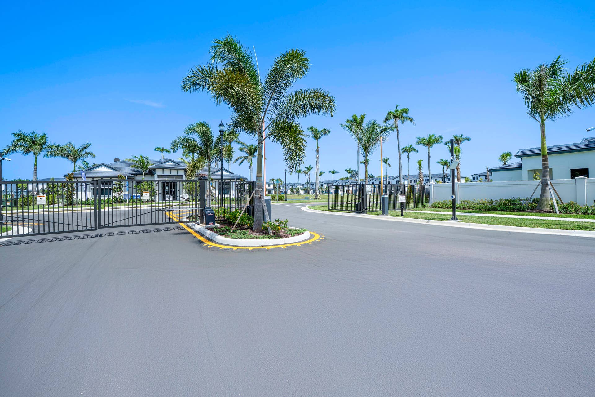5838 Park Place, #3058, Dania Beach, FL 33312 Community Entrance