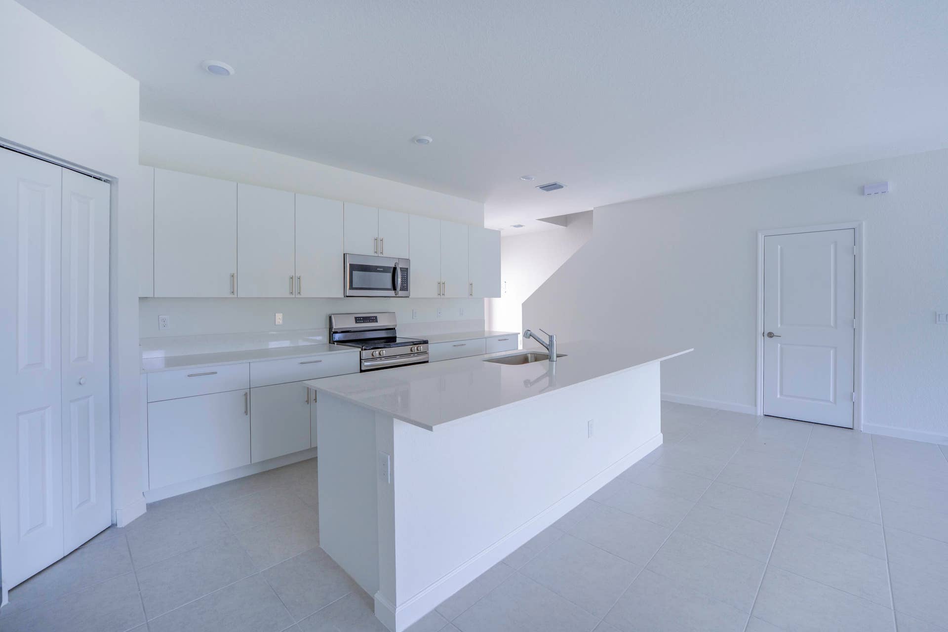 5838 Park Place, #3058, Dania Beach, FL 33312 Kitchen