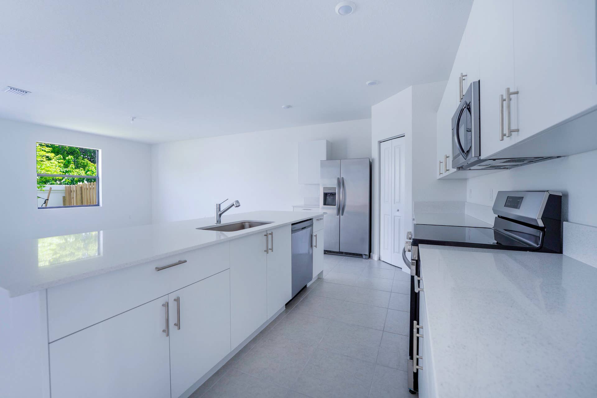 5838 Park Place, #3058, Dania Beach, FL 33312 Kitchen