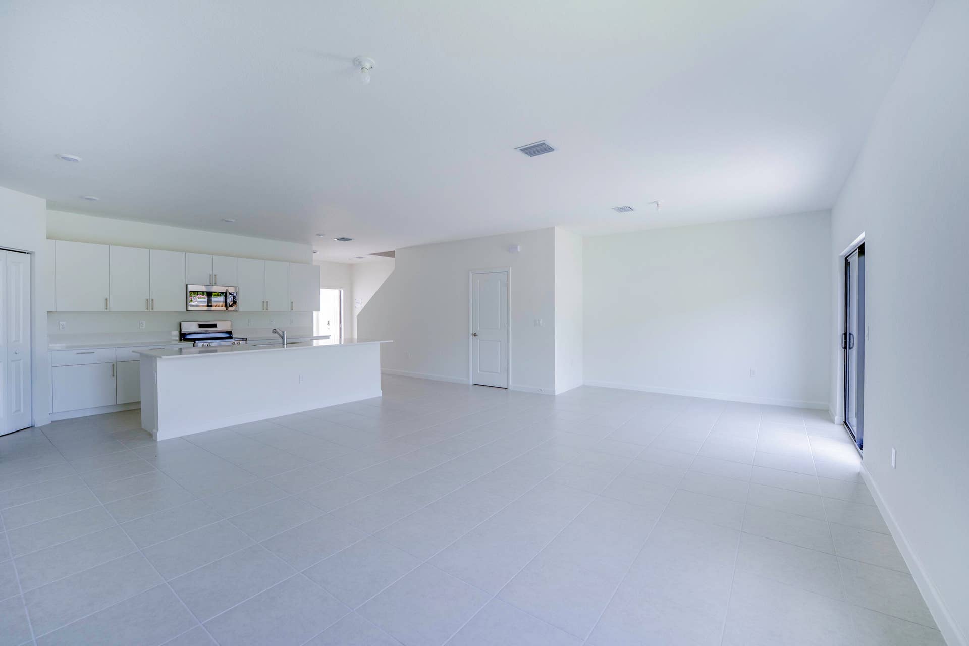 5838 Park Place, #3058, Dania Beach, FL 33312 Living Room