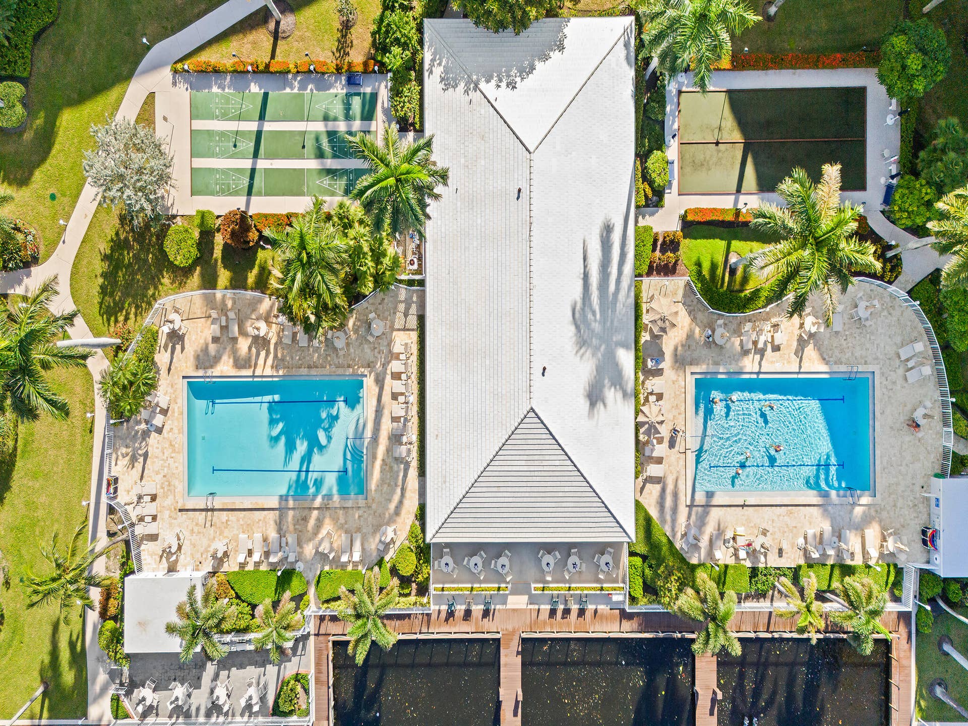 2 pools/ clubhouse